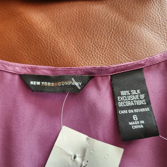 Silk camisole top lace trim color lilac. Size 6 New York & Company. - Picture 4 of 5